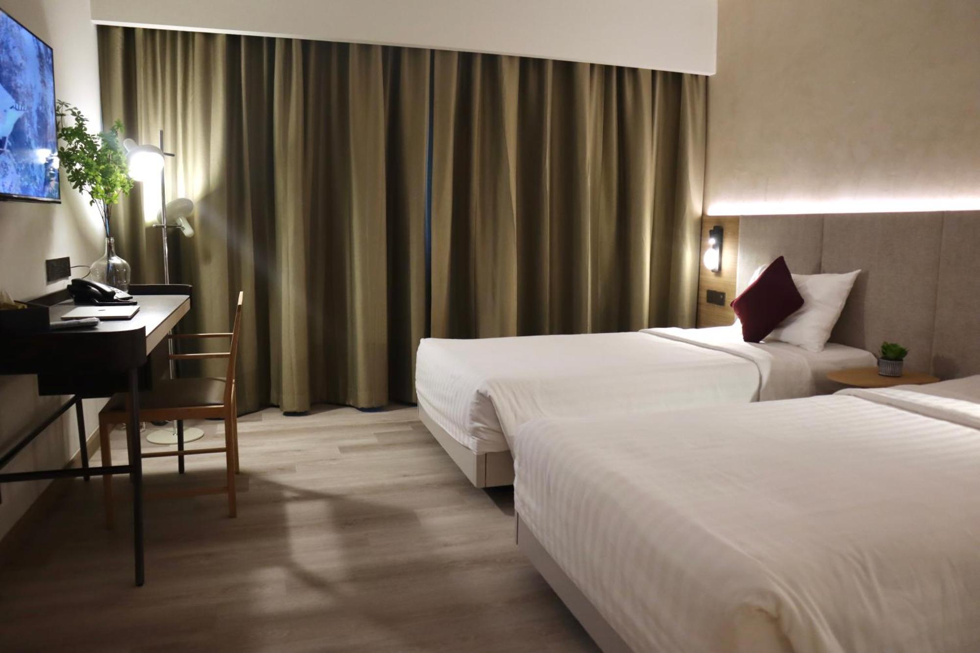 The Brunei Hotel Бандар-Сері-Бегаван Екстер'єр фото