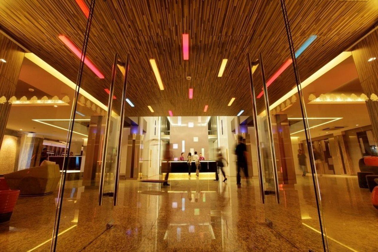 The Brunei Hotel Бандар-Сері-Бегаван Екстер'єр фото