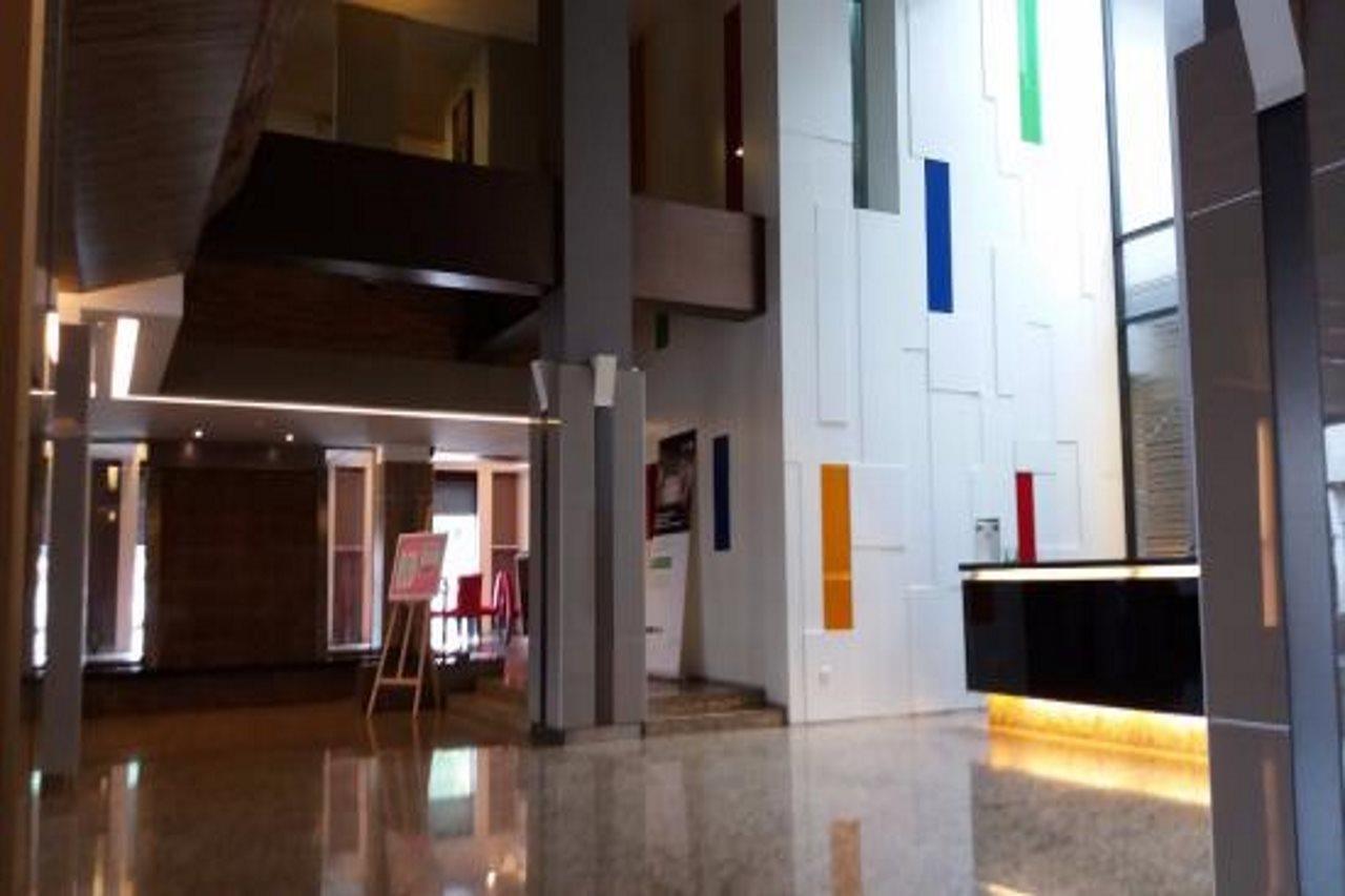 The Brunei Hotel Бандар-Сері-Бегаван Екстер'єр фото