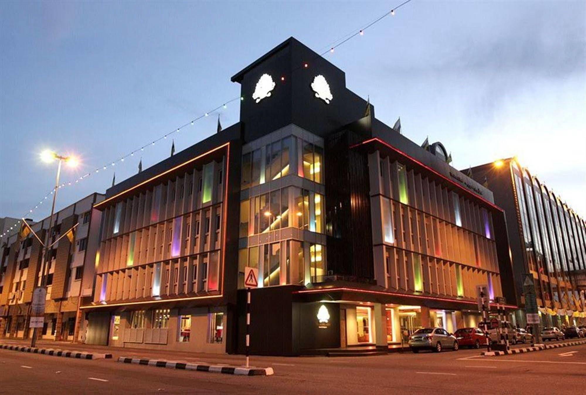 The Brunei Hotel Бандар-Сері-Бегаван Екстер'єр фото