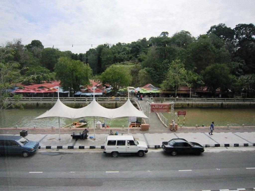The Brunei Hotel Бандар-Сері-Бегаван Екстер'єр фото